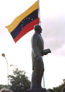 Estatua de Andrés Bello en la isla de Tenerife, inaugurada por Rafael Caldera en diciembre de 1976.