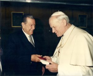 1987. Marzo, 24. Rafael Caldera con el Papa Juan Pablo Segundo, en el discurso de orden en el Vaticano a veinte años de la Populorum Progressio.