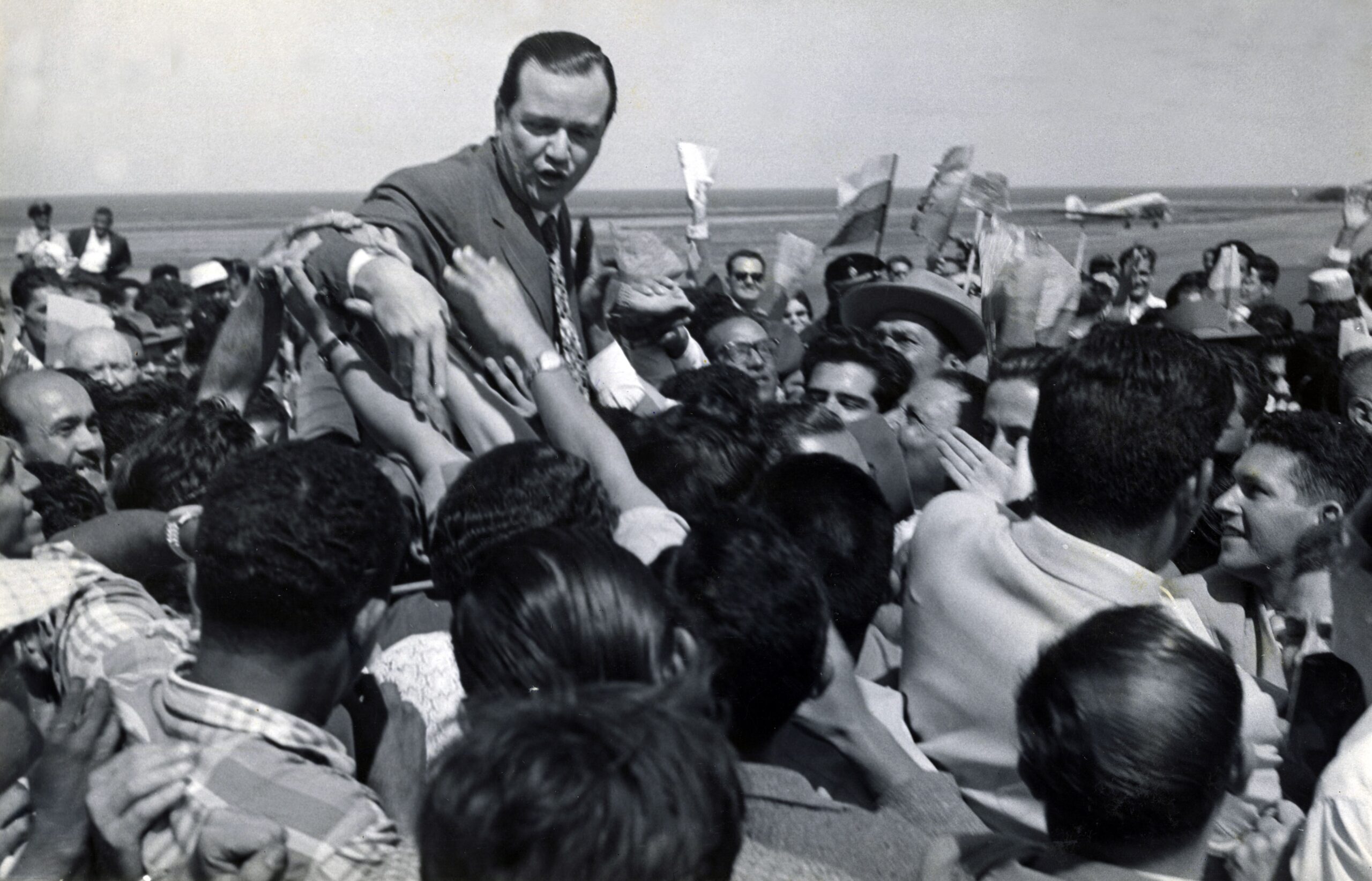 1958. Febrero, 1. Discurso al regresar al país derrocada la dictadura de Pérez Jiménez