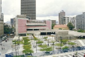 1998. Noviembre, 29. Inauguración de la Plaza Juan Pedro López, entre el BCV y el Ministerio de Educación, Caracas.