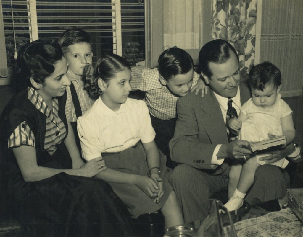 1952. En Puntofijo con la familia hasta ese momento, integrada por Alicia, Mireya, Rafael Tomás, Juan José y la pequeña Alicia Helena.