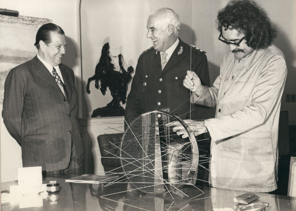 1973. Febrero 8. En la Casa Rosada con el Presidente Alejandro Lanusse y el artista cinético Jesús Soto.