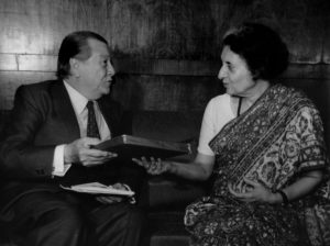 1982. Abril, 26. Visita a la Primer Ministro Indira Gandhi en calidad de Presidente de la Unión Interparlamentaria Mundial.