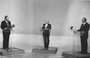 1983. Mayo, 10. Debate Caldera-Lusinchi en la campañana electoral presidencial.