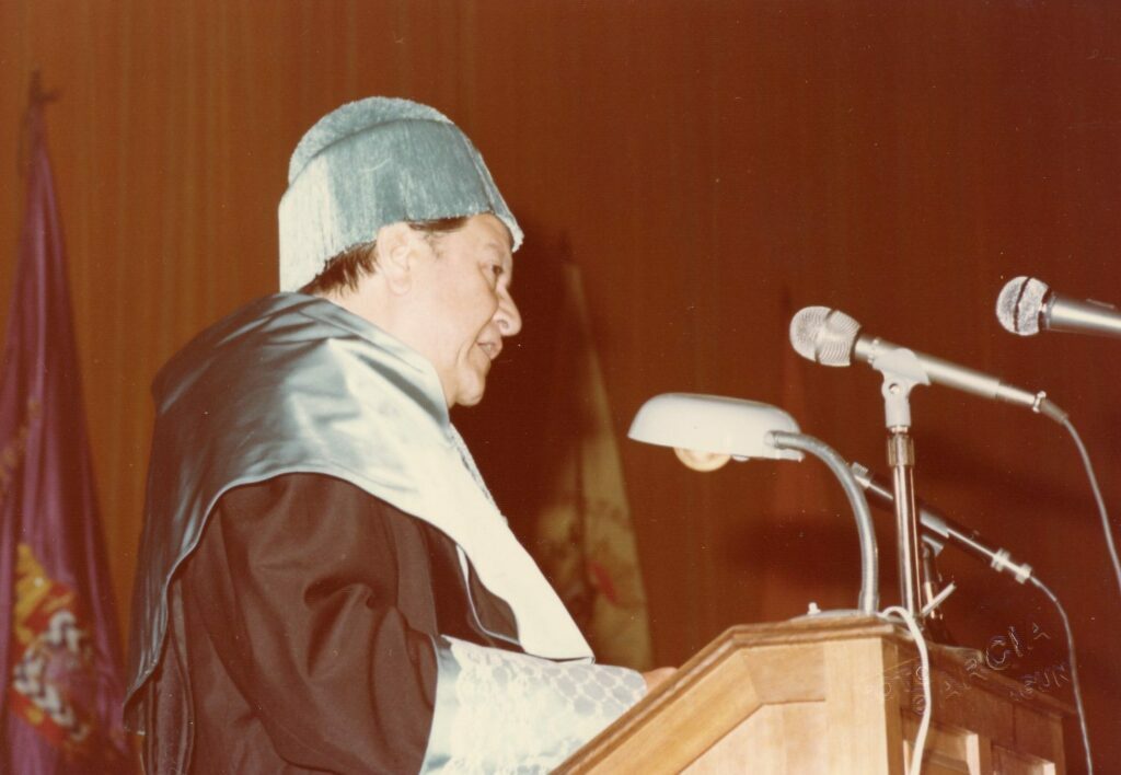 Rafael Caldera al recibir Doctorado Honoris Causa en Islas Canarias, 1976