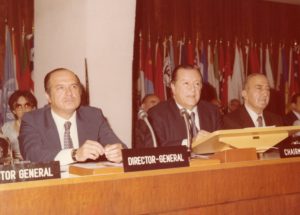 1979. Julio 12. En Roma, junto al Director General FAO Edouard Saouma y Hernán Santa Cruz en la Conferencia Mundial Reforma Agraria