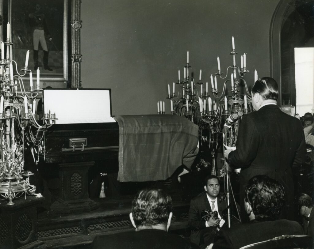 Funeral de Rómulo Gallegos. Habla el presidente Rafael Caldera. 