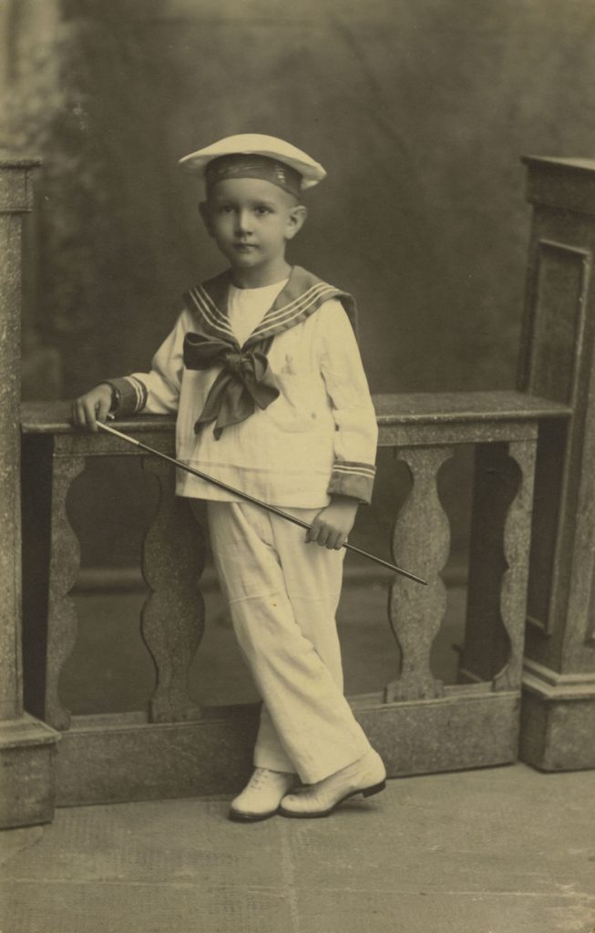 1920. Retrato de Rafael Caldera vestido de marinero.