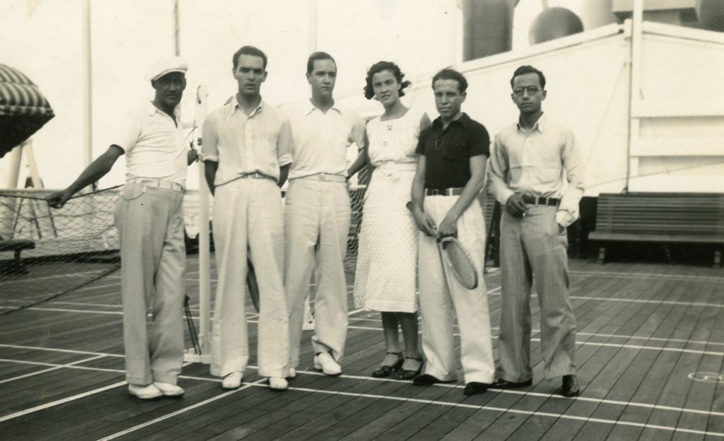 1935. Octubre, 22. A bordo del buque Colombia , con Margaret Henríquez y Leopoldo Márquez.