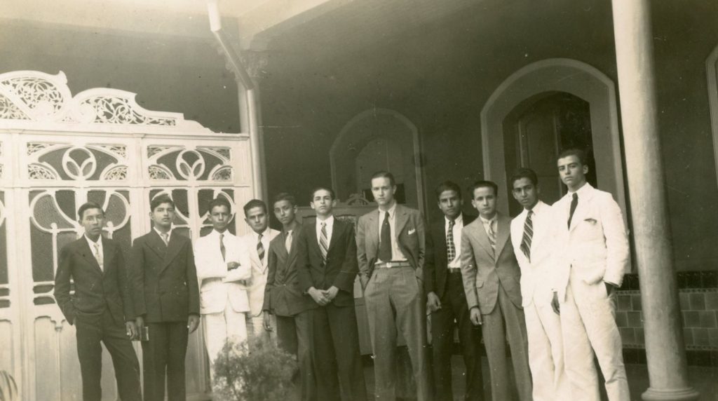 1936. La directiva de la Unión Nacional Estudiantil (UNE) de visita en Barquisimeto.