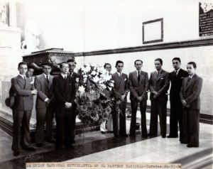 1936. Junio, 24. La Unión Nacional Estudiantil rinde homenaje al Libertador en el Panteón Nacional.