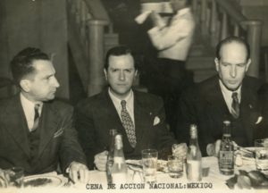 1946. Agosto, 21. Cena del Partido Acción Nacional de México, con su fundador y primer candidato a la presidencia de la República, Efraín González Luna, y el escritor Alfonso Junco.
