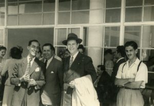 1947. En Maiquetía, con José Antonio Pérez Díaz.