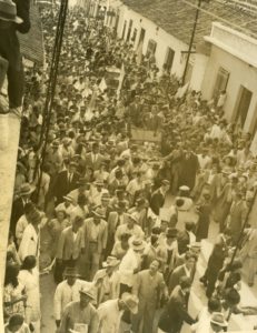 1947. Noviembre - Diciembre. Entrada en Mérida, en la campaña electoral presidencial.