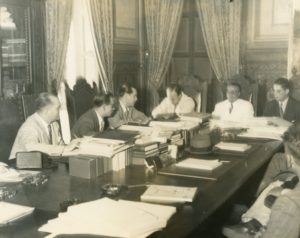 1947. Reunión en Miraflores del Presidente de la Junta, Rómulo Betancourt, con dirigentes de la oposición.