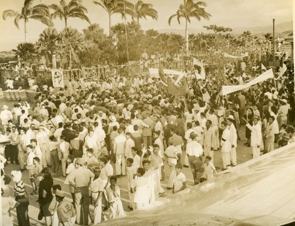 1947. Noviembre-Diciembre. Recibimiento en Coro, estado Falcón,en la campaña electoral presidencial.