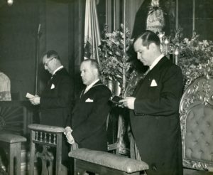 1948. Rafael Caldera en la Iglesia de San José, en compañía de Raúl Quintero Pérez.