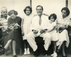 1949. Rafael Caldera con Mireya, Alicia y María Eva Ramírez Caldera.
