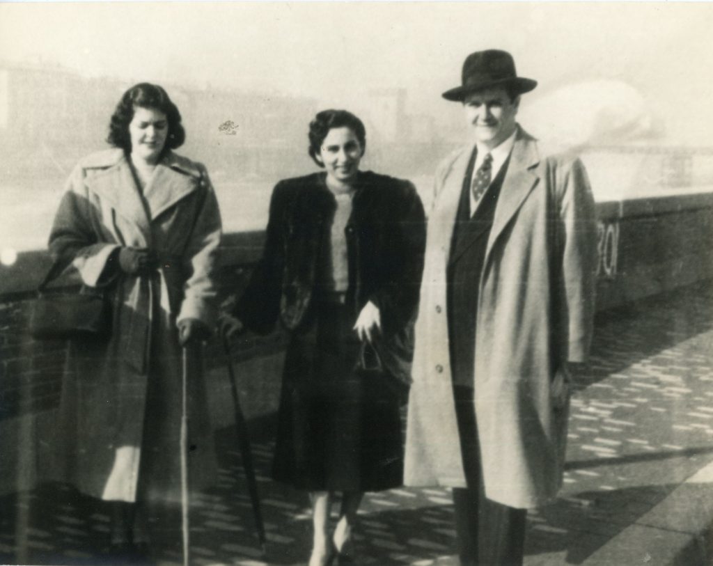 1950. En Florencia, acompañados por Beatriz de Savino.