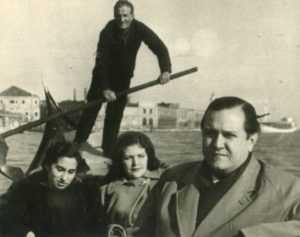 1950. Rafael Caldera en Venecia, acompañados por Beatriz de Savino.