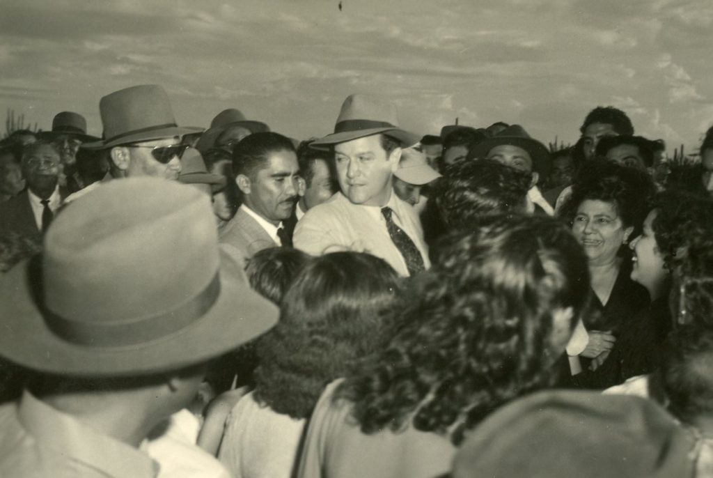 1952. En el aeropuerto de Las Piedras, Coro, estado Falcón.