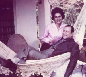 1958. Alicia y Rafael Caldera en La Esmeralda, su casa de Corralito, Carrizal.