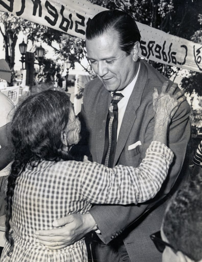1958. En Nirgua, Yaracuy, durante la campaña electoral presidencial.