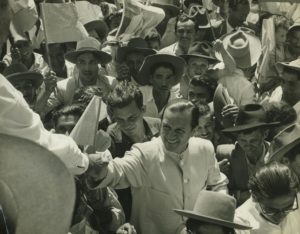 1958. Visita a Seboruco, Táchira, durante la campaña electoral presidencial.