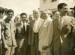 1958. Febrero, 1. A la llegada del exilio, lo esperan Jóvito Villalba, Pedro del Corral, José Antonio Pérez Díaz y Edecio La Riva Araujo.