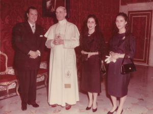 1958. Junio. Audiencia con el papa Pio XII en El Vaticano, en compañía de Alicia y su hija Mireya.