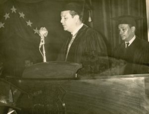 1958. Octubre, 20. Otorgamiento del grado de profesor honorario en la Universidad del Zulia.
