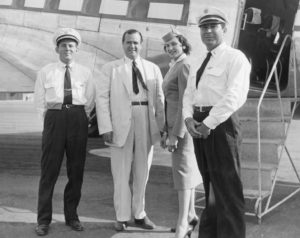 1958. Rafael Caldera con la tripulación.