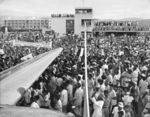 1958. Recibimiento en e aeropuerto de Coro, en la campaña electoral presidencial.