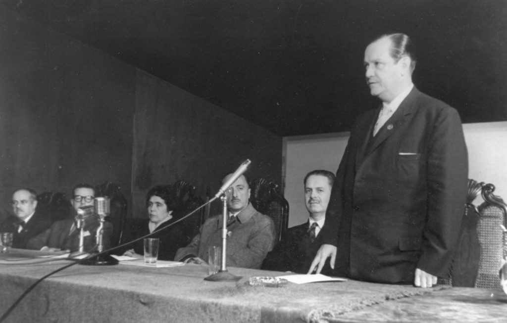 1959. Julio. V Congreso Latinoamericano de Sociología del Trabajo, en Montevideo, Uruguay.