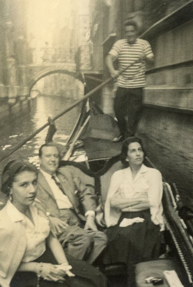1959. Septiembre. Paseo en góndola por los canales de Venecia con Alicia y su hija Mireya.