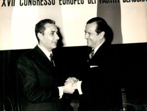 1965. Diciembre, 9. Rafael Caldera y el primer ministro de Italia, Aldo Moro, en la celebración del XVII Congreso Europeo de la Democracia Cristiana.