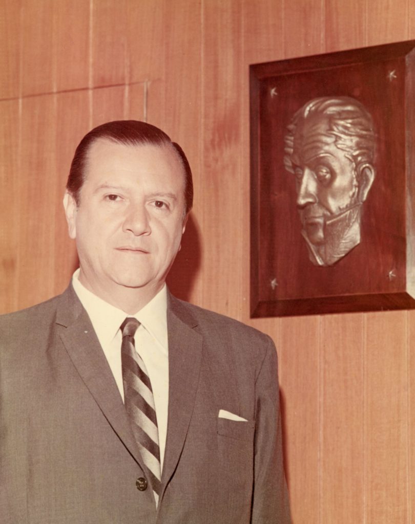 1965. Julio. Rafael Caldera estrenando su escritorio en Tinajero.