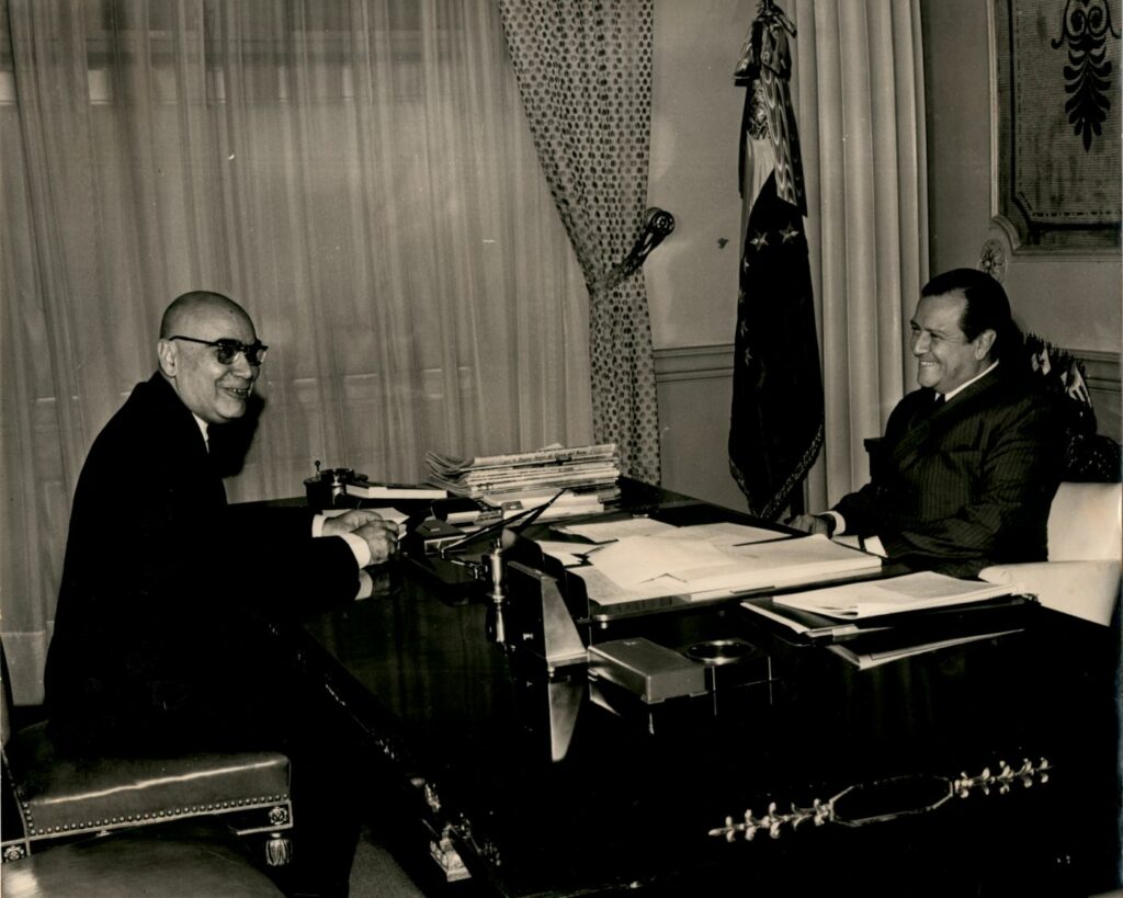1969. Abril, 14. Con el doctor Arnoldo Gabaldón.