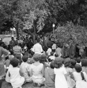 1969. Agosto, 22. Visita a La Casona de los niños participantes en el Plan Vacacional de la Fundación Festival del Niño.