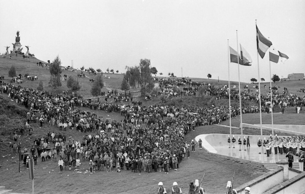 1969. Agosto, 7. Vista general del campo donde se celebró la batalla de Boyacá el día de su sesquicentenario.