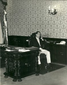 1969. Diciembre, 21. Inauguración de la central telefónica de El Vigía, estado Mérida, desde el despacho presidencial de La Casona.