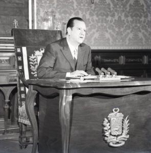1969. Julio, 10. Rueda de Prensa en el Salón Boyacá en el Palacio de Miraflores.