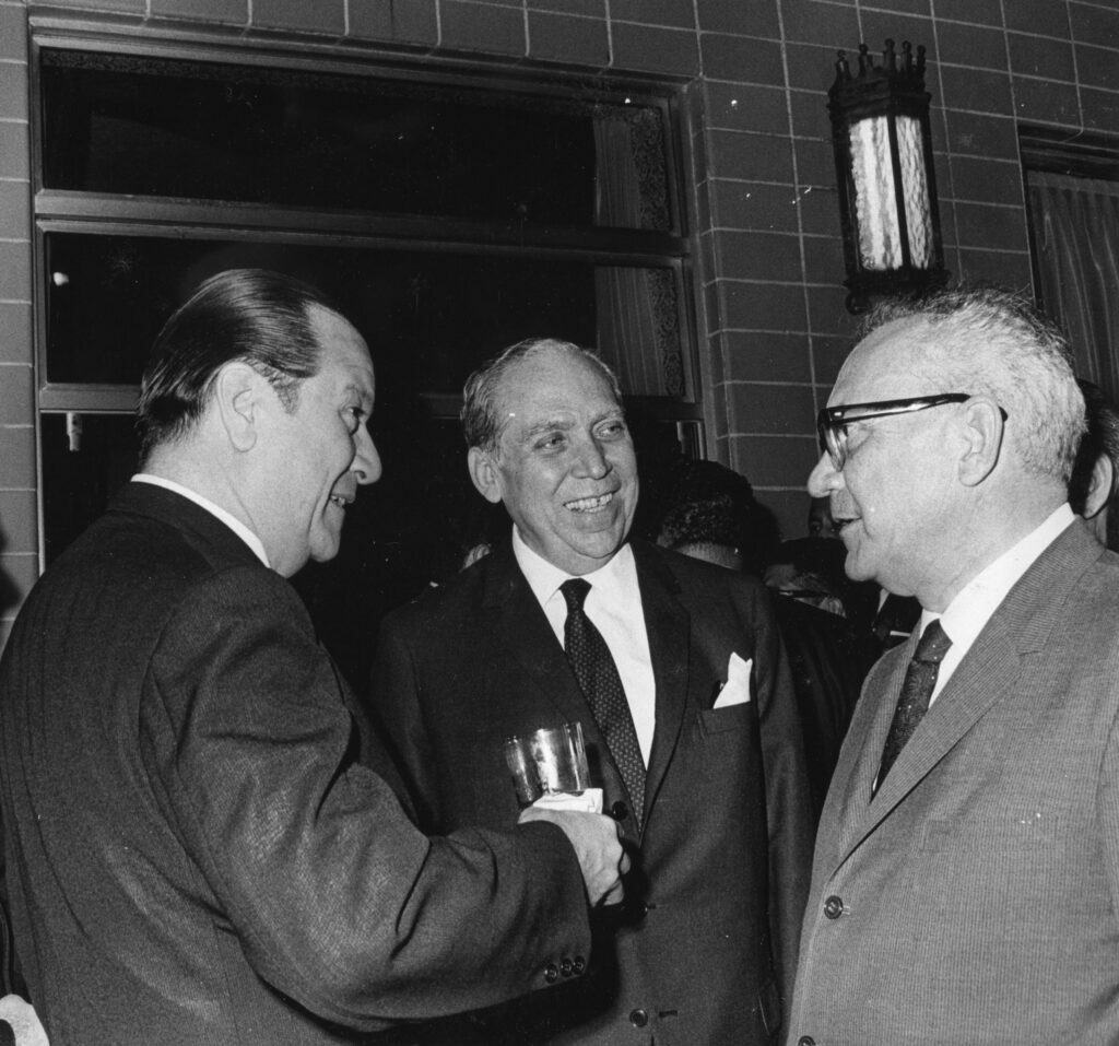 1969. Junio, 25. Encuentro Rafael Caldera con Arturo Uslar Pietri e Isaac J. Pardo en la cena de la prensa.