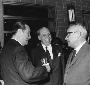 1969. Junio, 25. Encuentro con Arturo Uslar Pietri e Isaac J. Pardo en la cena de la prensa.