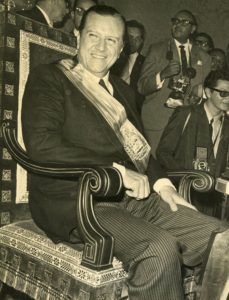 1969. Marzo, 11. En la silla presidencial, en Miraflores.