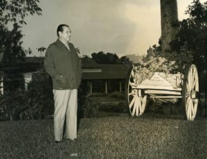 1970. Diciembre. En los jardines de la residencia presidencial La Casona.