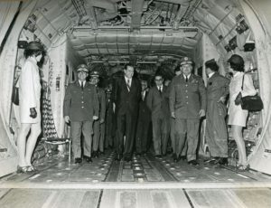 1971. Marzo, 25. Bautizo de aviones C-130 en la base aérea Generalísimo Francisco de Miranda en La Carlota, Caracas.