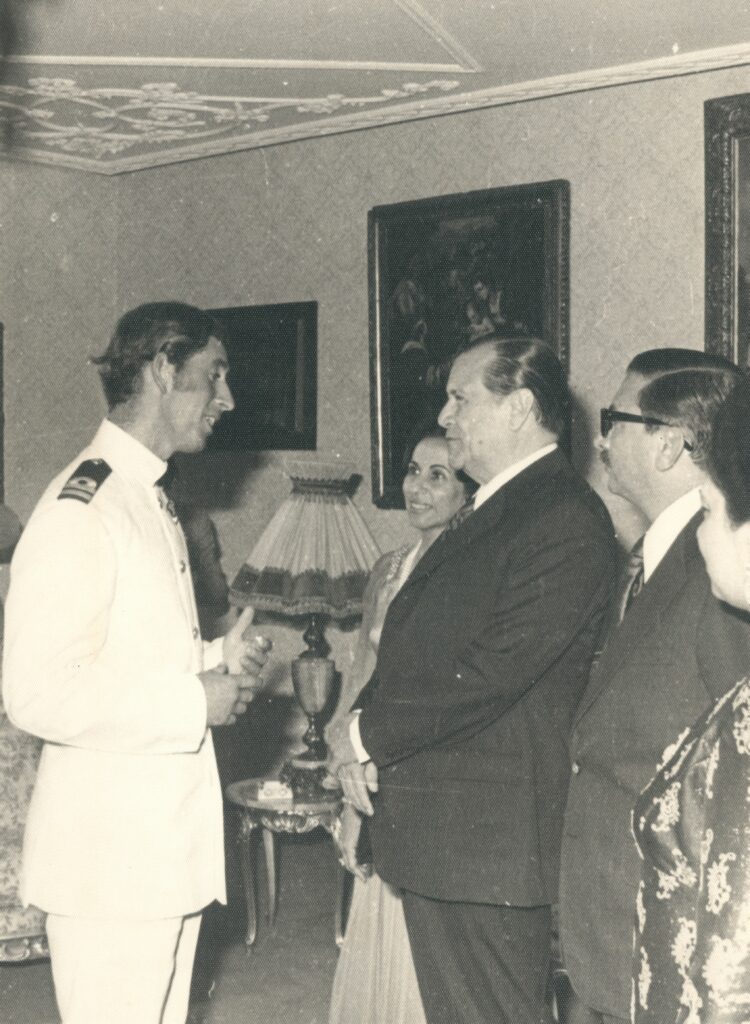 1973. Encuentro con el Príncipe Carlos de Inglaterra en Maracaibo, en compañía del gobernador Hilarión Cardozo.