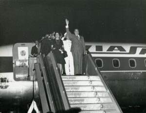 1973. Febrero, 13. Recibimiento en el aeropuerto de Maiquetía al regreso de su gira al sur de América Latina.