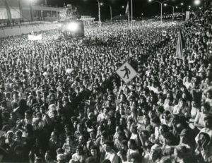 1973. Febrero, 13. Recibimiento multitudinario en el aeropuerto de Maiquetía.
